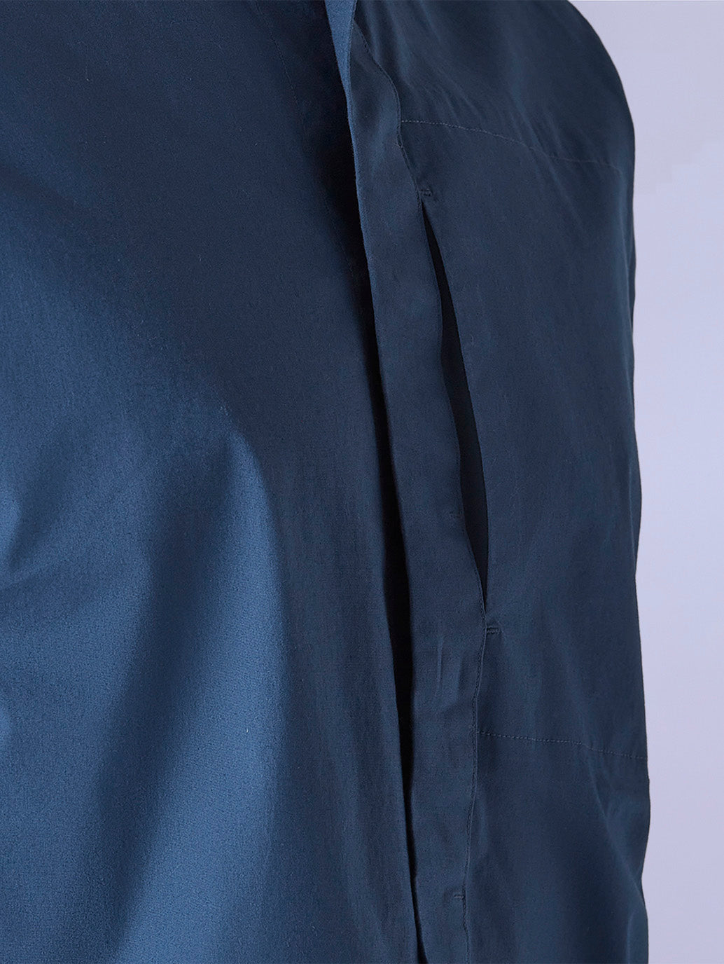 Men's Solid Slim Fit Redloop Poplin Shirt - Detail View