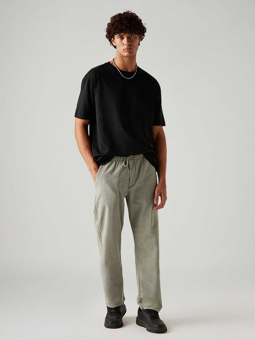 Men's Green Loose Straight Fit Mid Rise Linen Chinos - Styleshot View