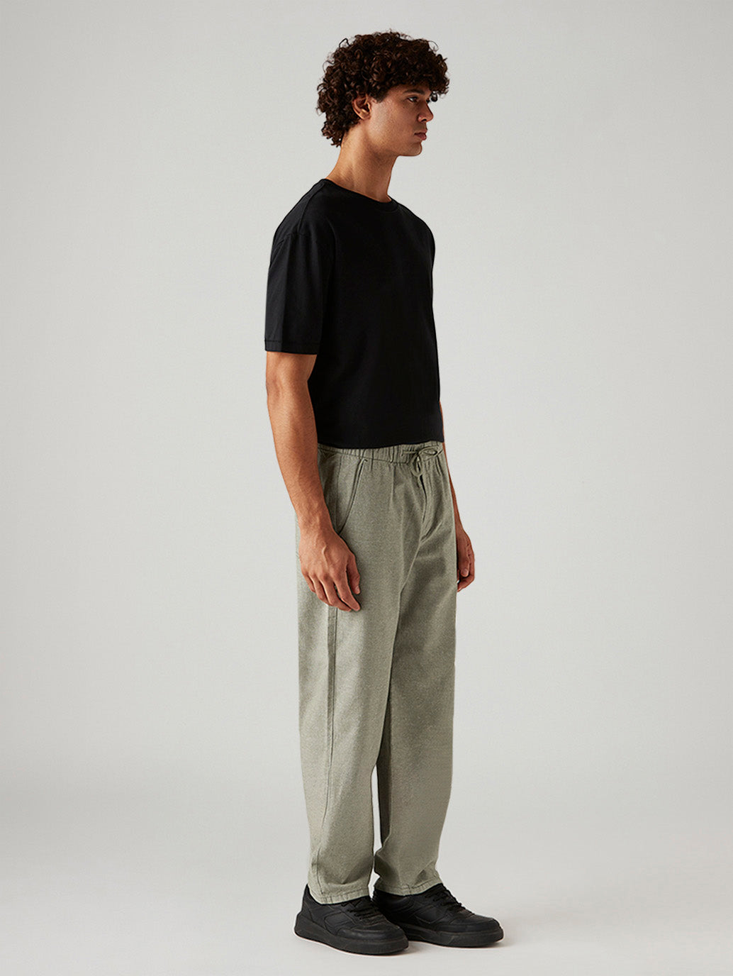 Men's Green Loose Straight Fit Mid Rise Linen Chinos - Side View