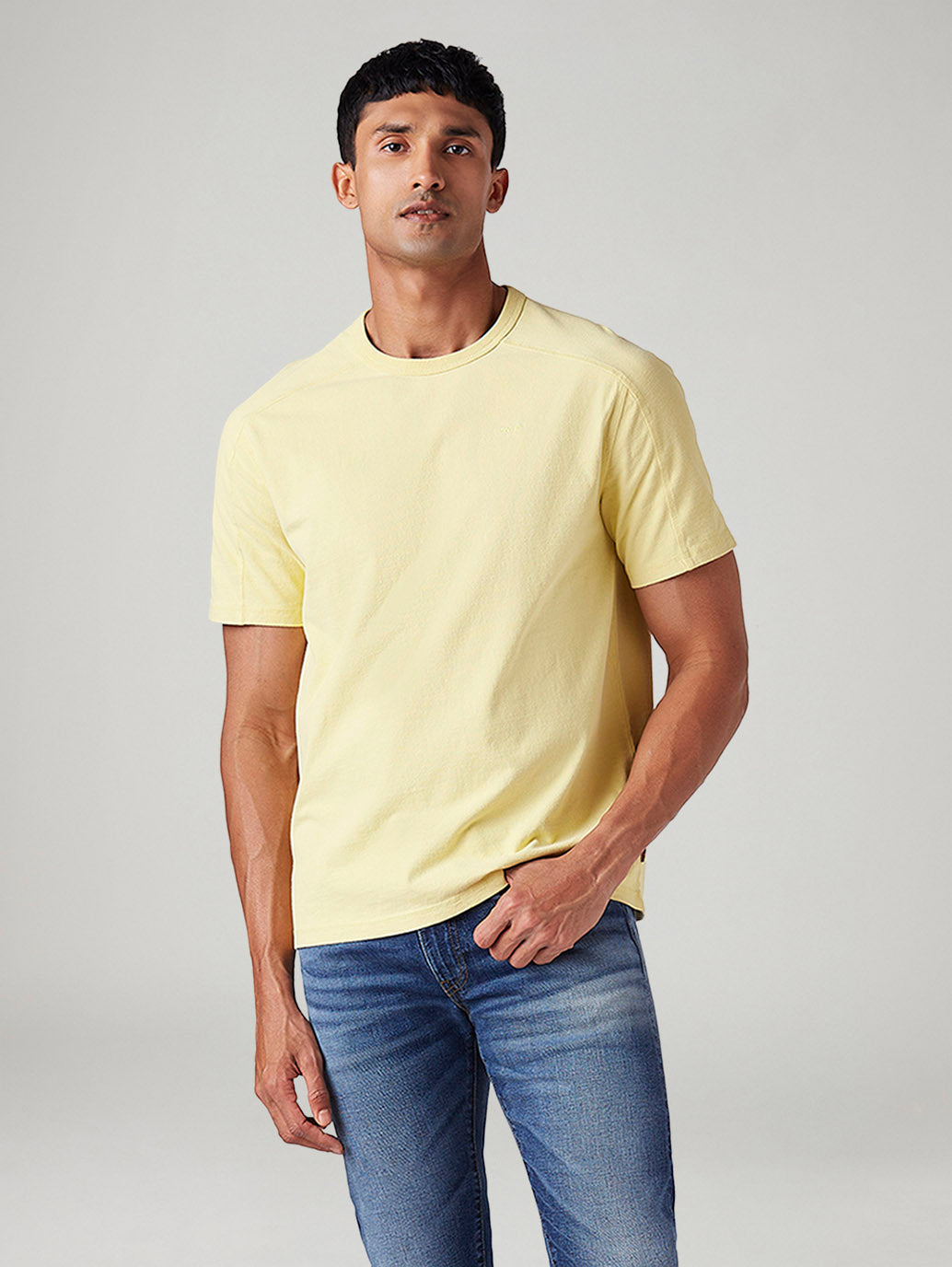 Men's Solid Regular Fit Commuter T-Shirt - Styleshot View