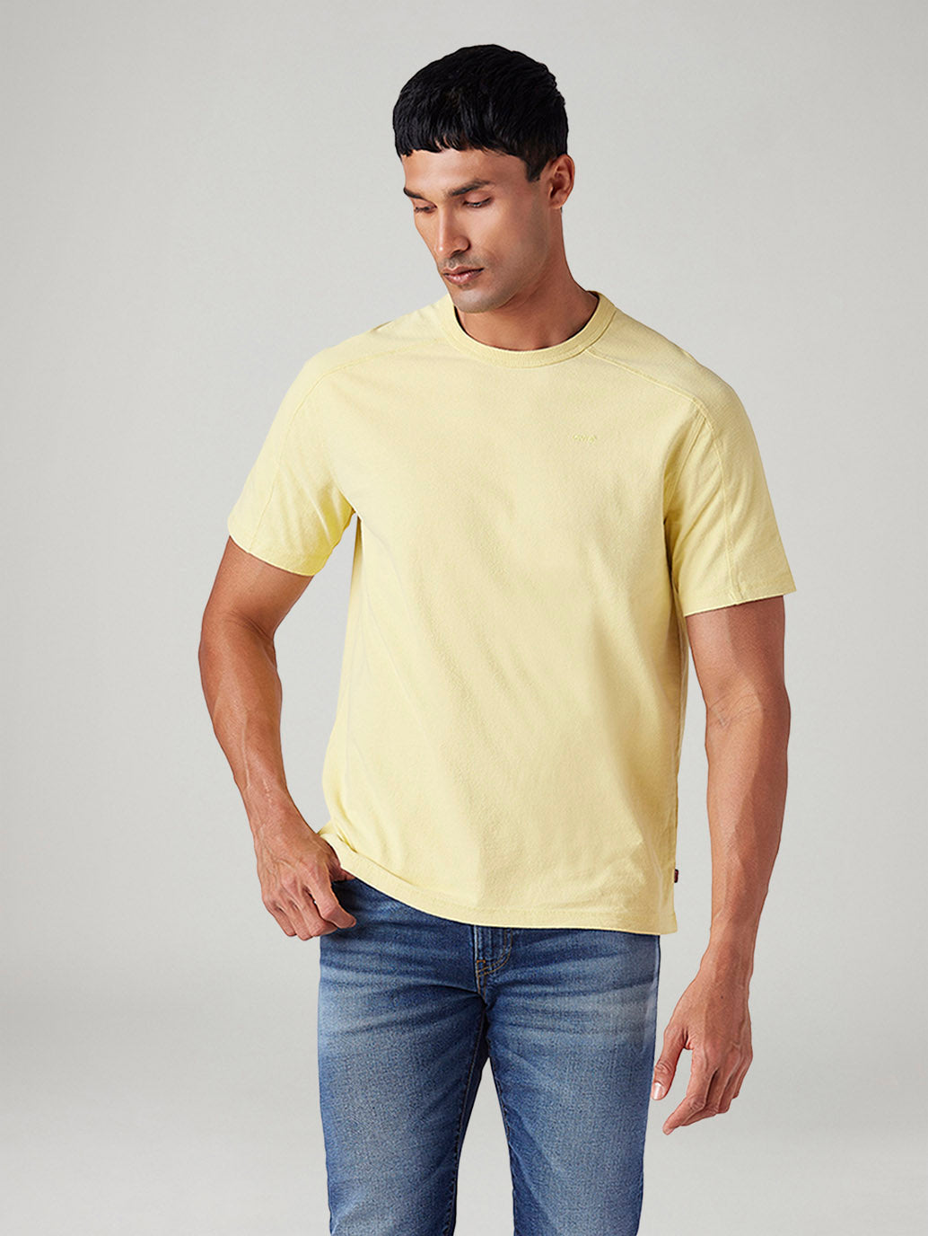 Men's Solid Regular Fit Commuter T-Shirt - Front View