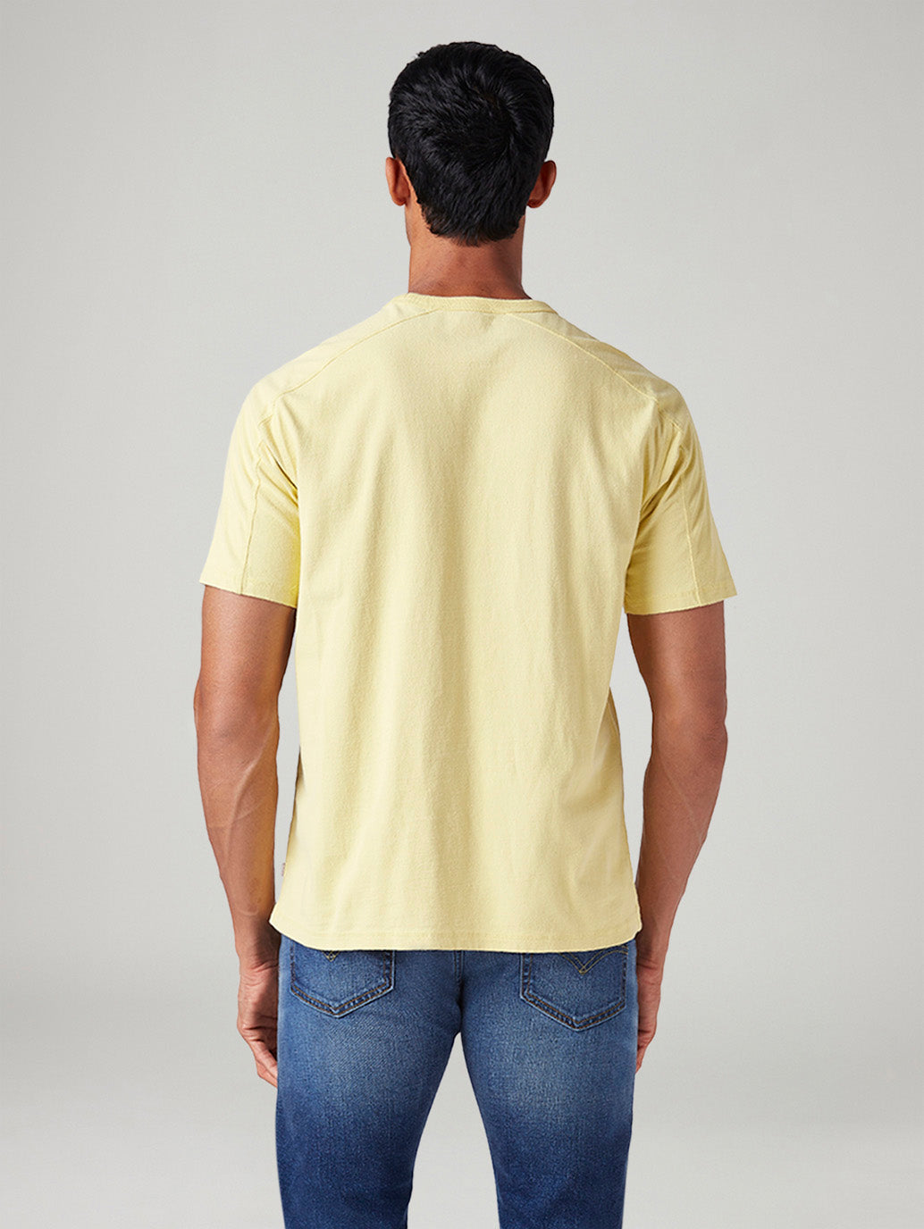 Men's Solid Regular Fit Commuter T-Shirt - Back View