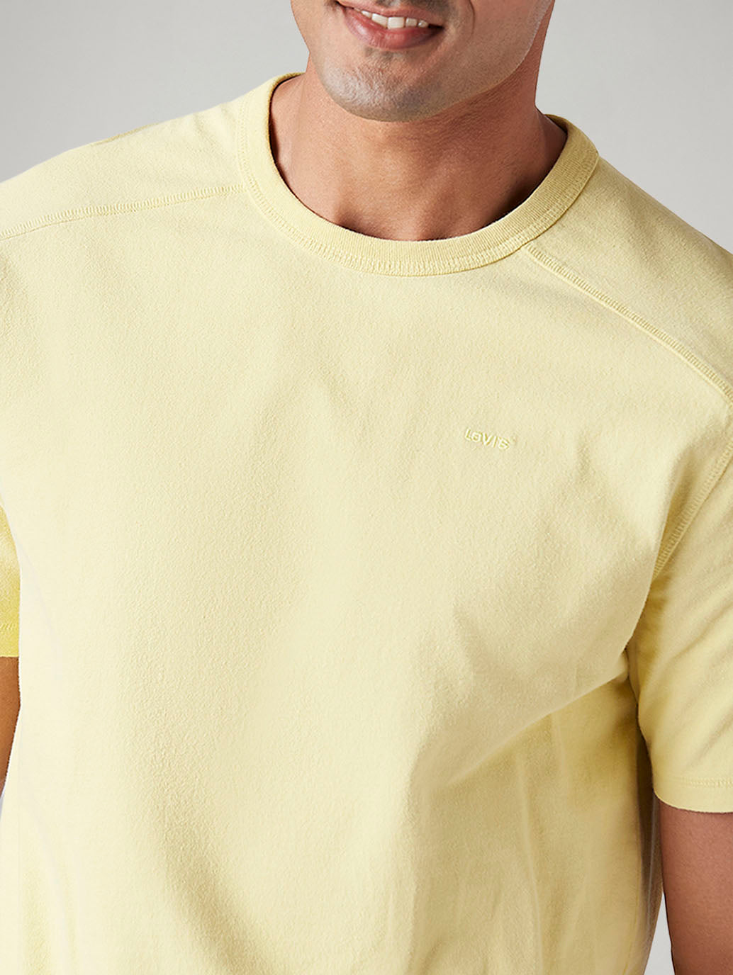 Men's Solid Regular Fit Commuter T-Shirt - 20 View
