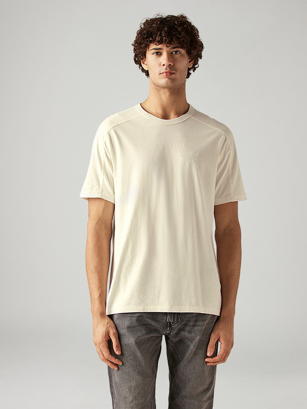 Men's Solid Regular Fit Commuter T-Shirt - Front View