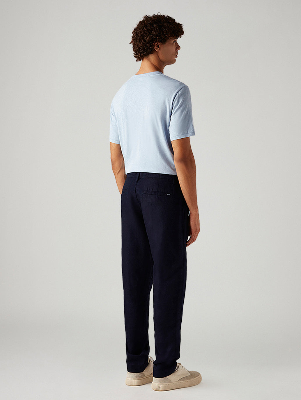 Men's 550 Relaxed Fit Mid Rise Linen Chino Trousers - Back View