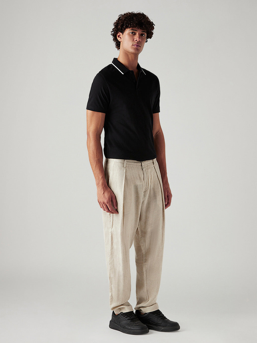Men's 550 Relaxed Fit Mid Rise Linen Chino Trousers - Side View