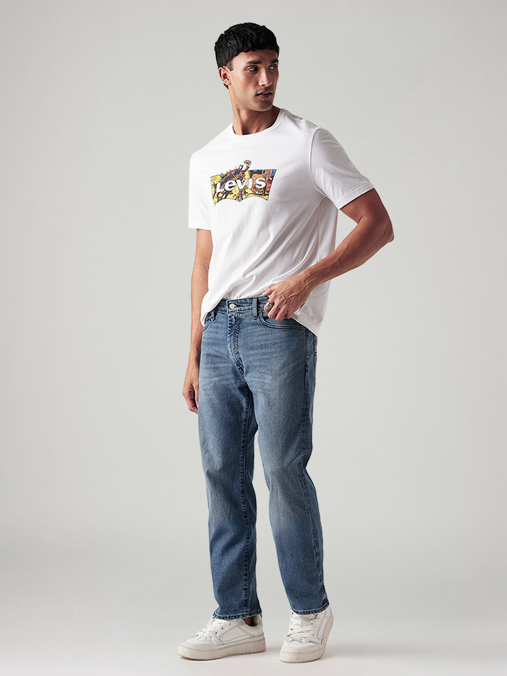 Men's 555 Blue Relaxed Straight Fit Mid Rise Commuter Jeans - Styleshot View