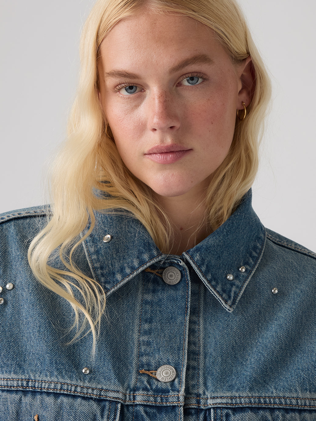 Levi's® Women's Loose Crop Trucker Jacket - detail View