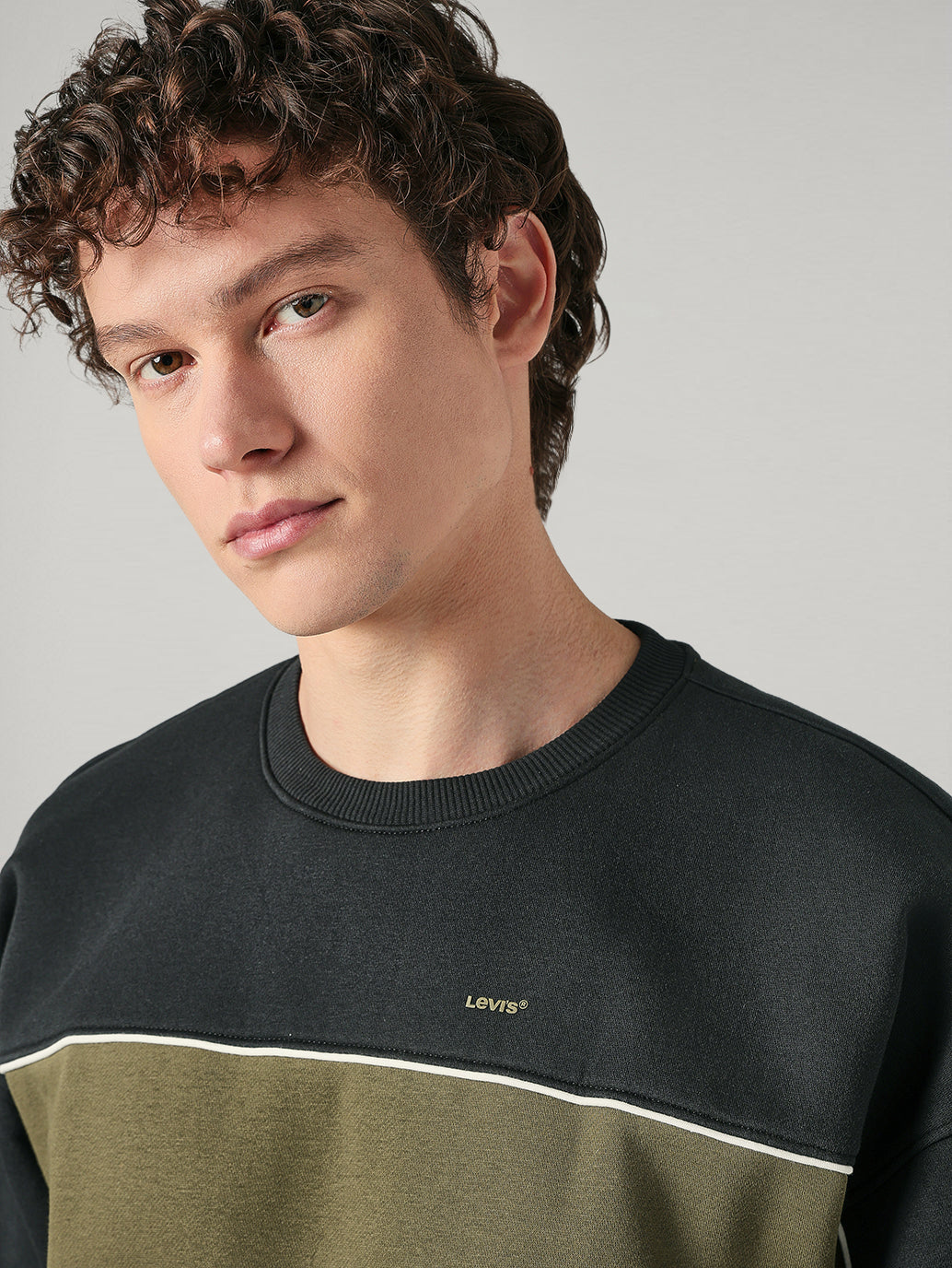 Men's Colorblock Regular Fit Sweatshirt - Detail View