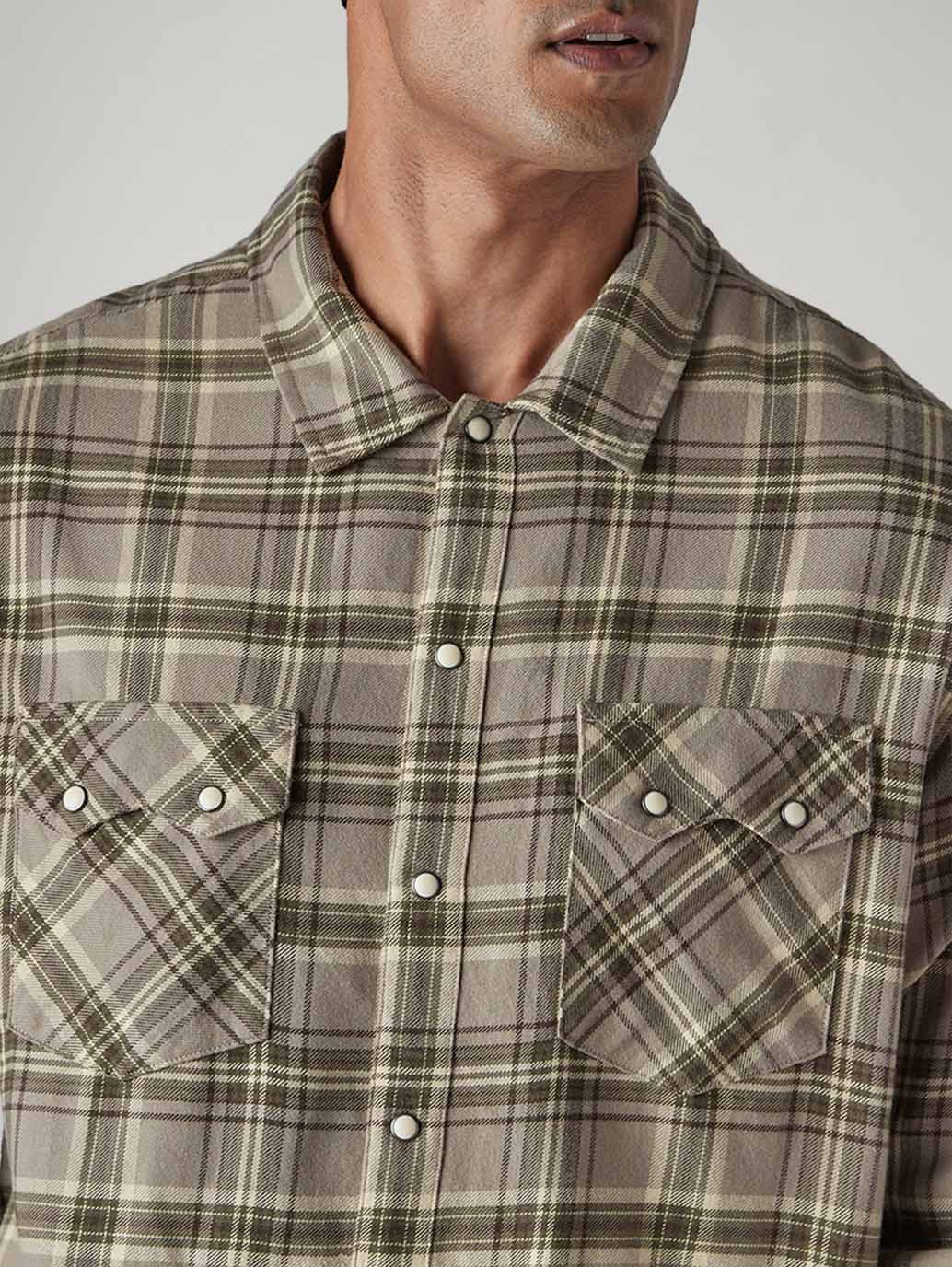 Men's Checkered Relaxed Fit Flannel Shirt - detail View