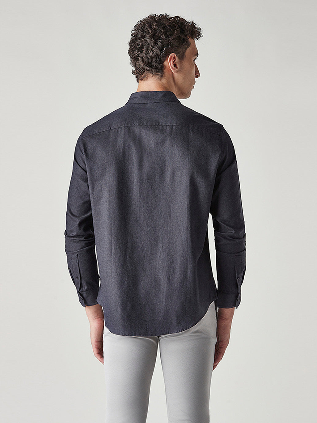 Men's Solid Slim Fit Oxford Redloop Shirt - Back View