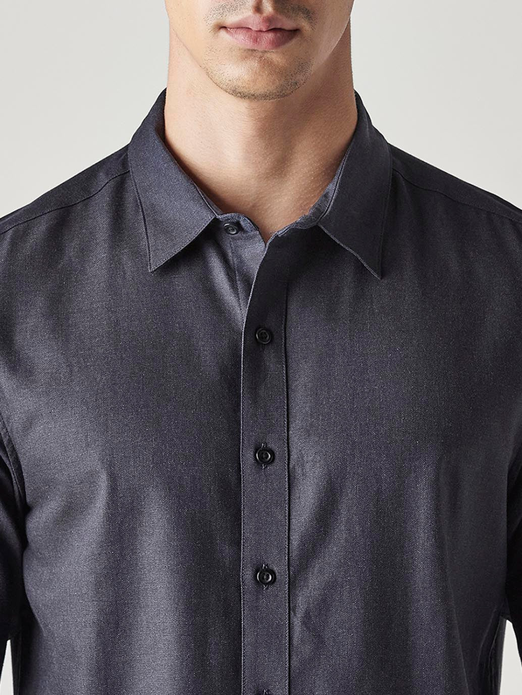 Men's Solid Slim Fit Oxford Redloop Shirt - Detail View