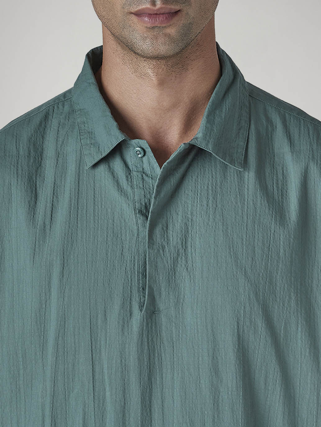 Men's Solid Slim Fit Redloop Shirt - Detail View