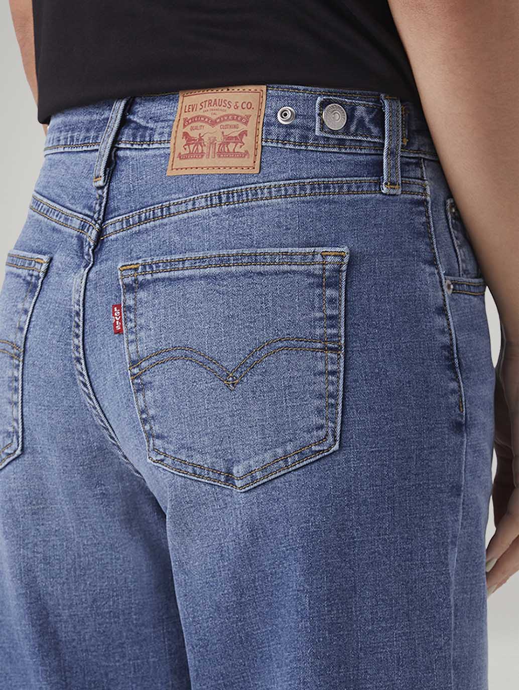 Women's Blue Wide Leg Fit Mid Rise Cinched Jeans - Detail View