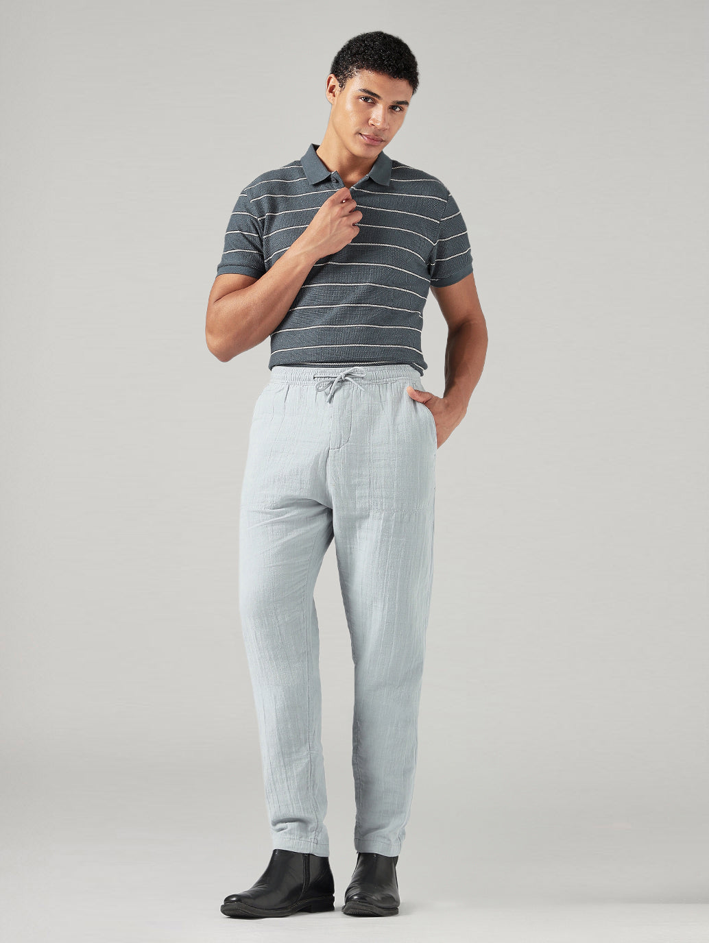 Men's Blue Tapered Fit Mid Rise Pull On Chinos