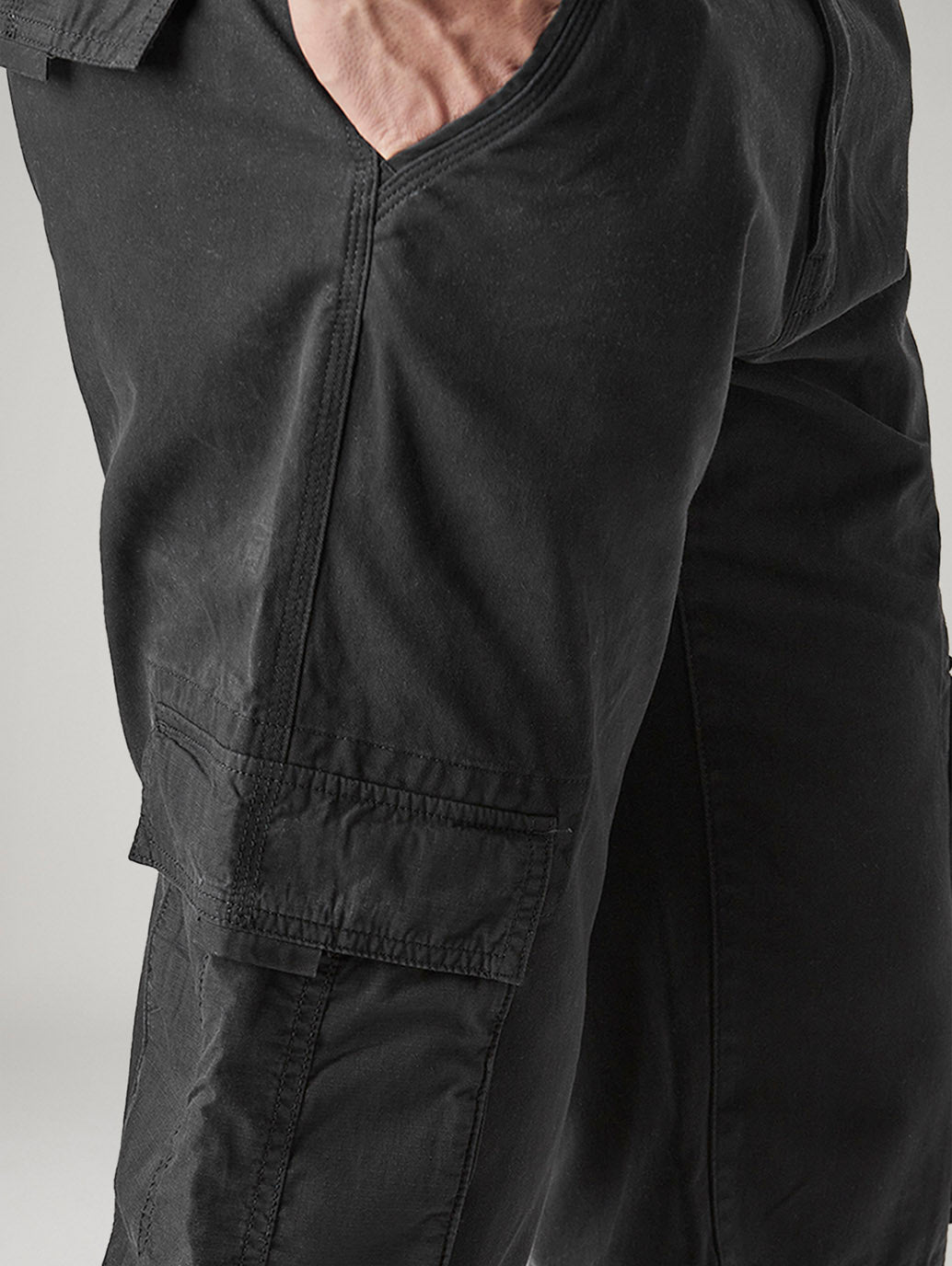 Men's 541 Black Tapered Fit Mid Rise Shorts - Detail View