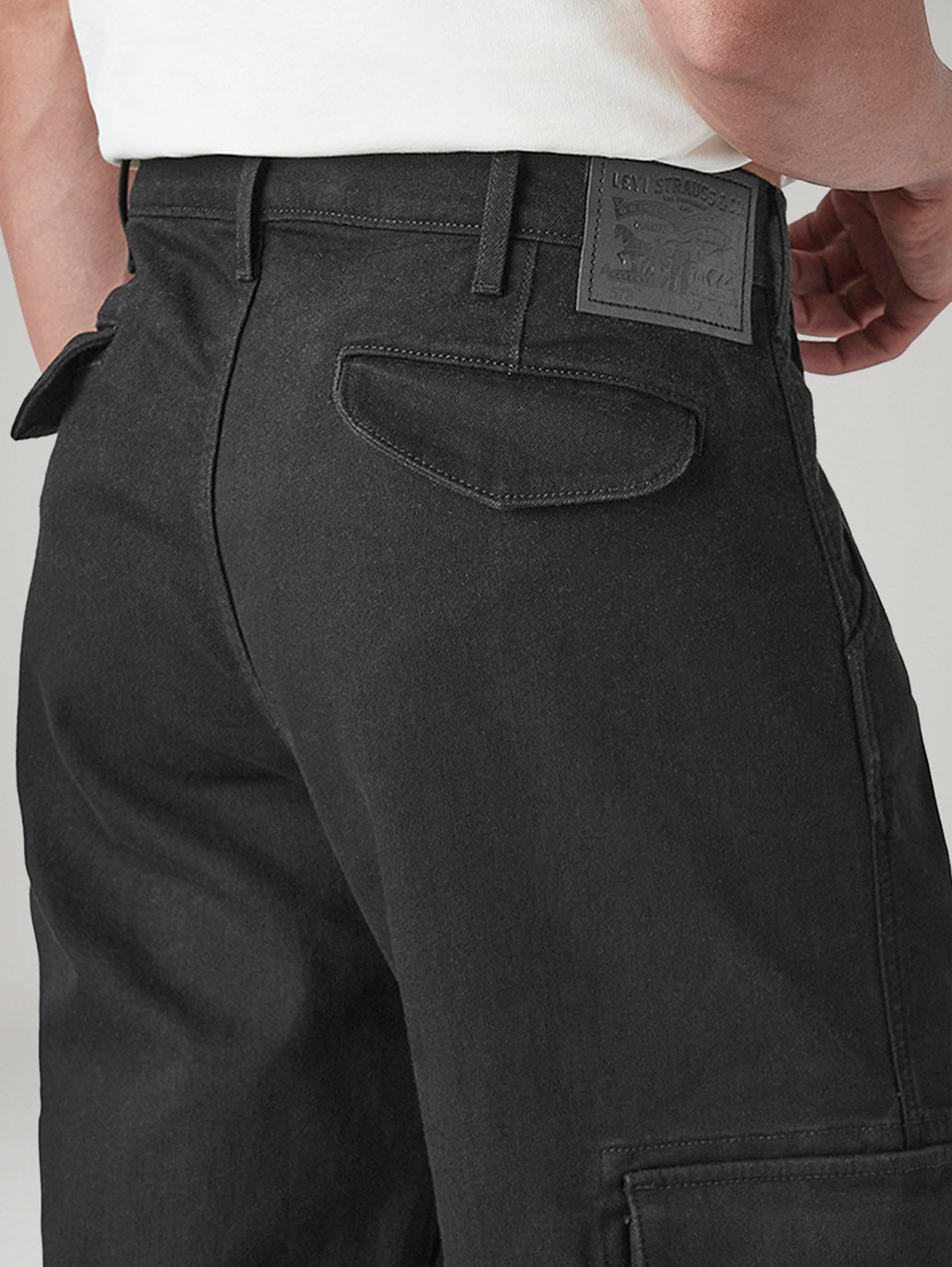 Men's 568 Black Loose Fit Mid Rise Cargos - Detail View