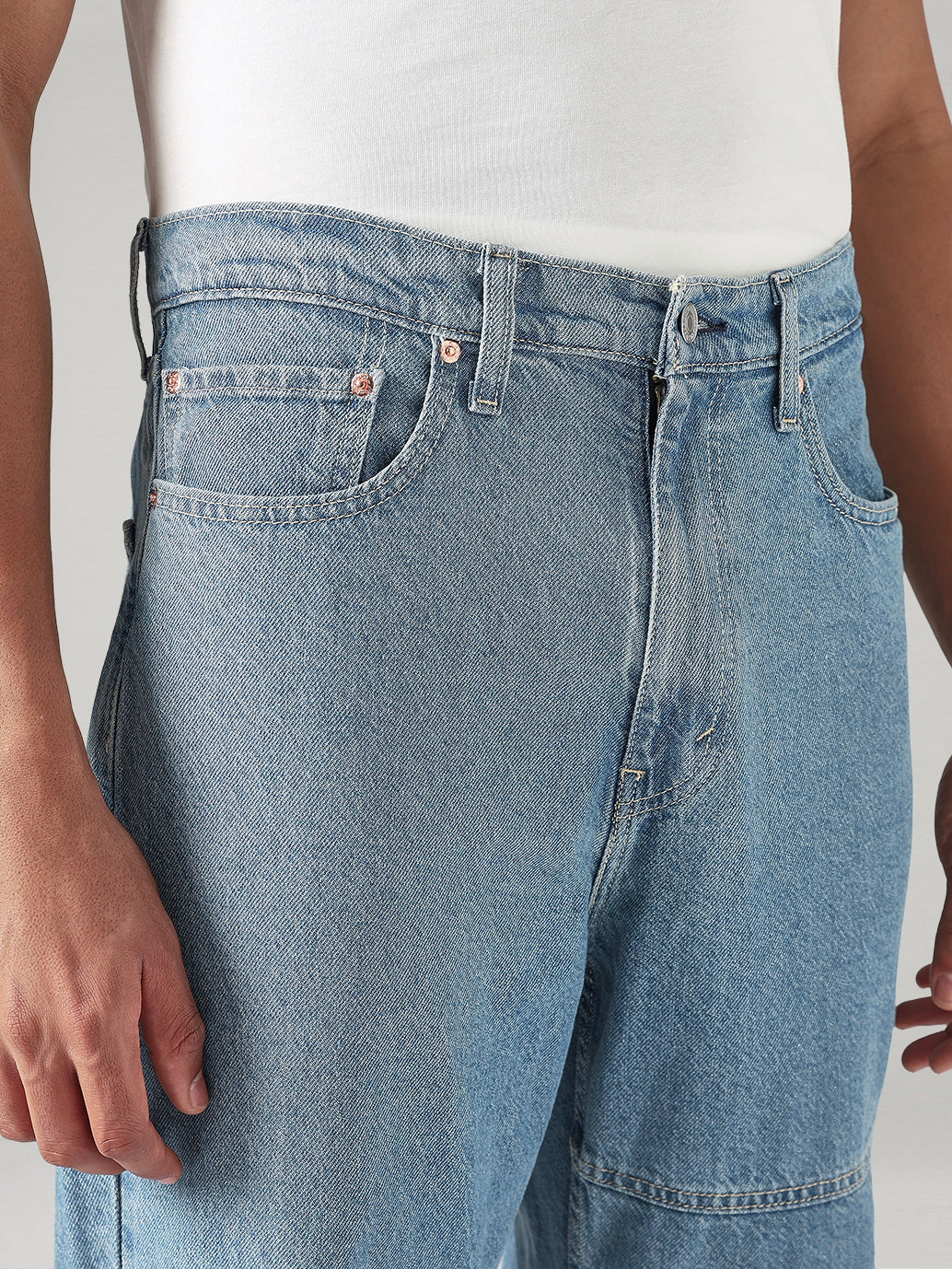 Men's Light Blue Loose Fit Mid Rise Jeans - Detail View