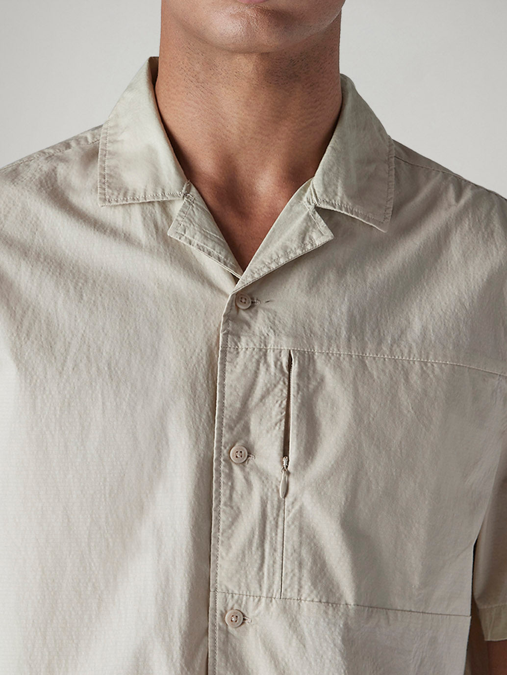 Men's Off White Solid Relaxed Fit Commuter Shirt - Detail View