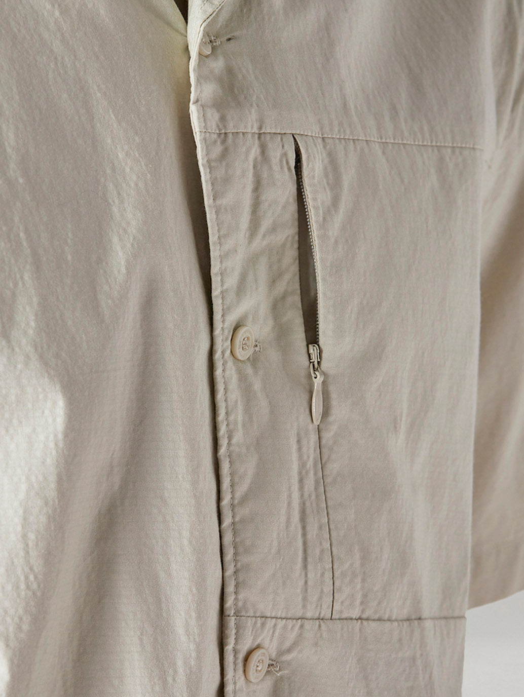 Men's Off White Solid Relaxed Fit Commuter Shirt - Detail View