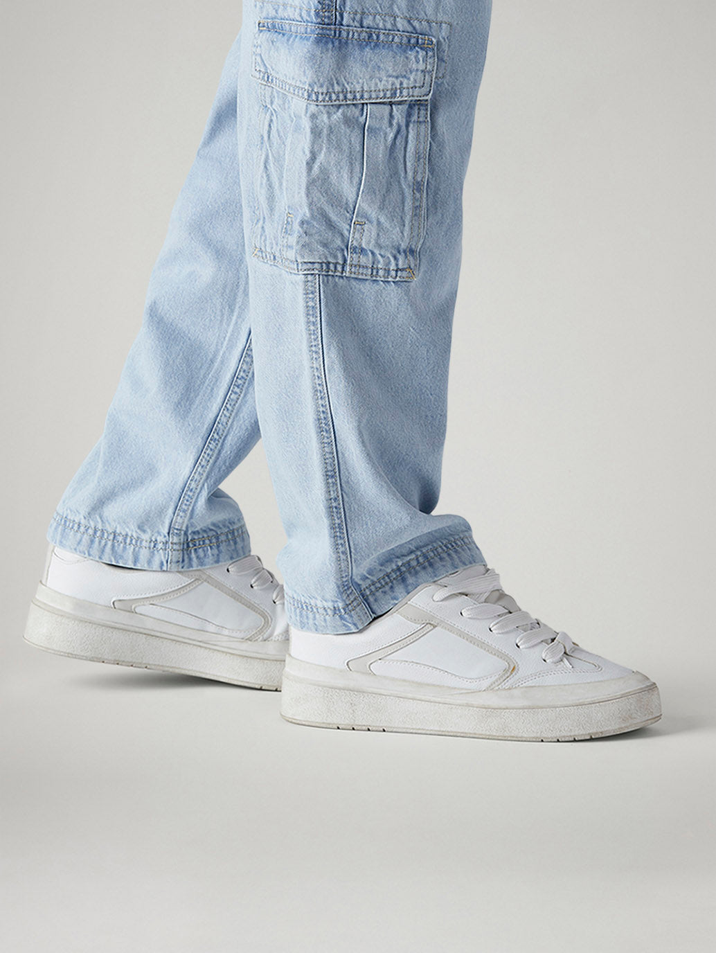 Men's 568 Light Blue Loose Fit Mid Rise Cargos - Detail View