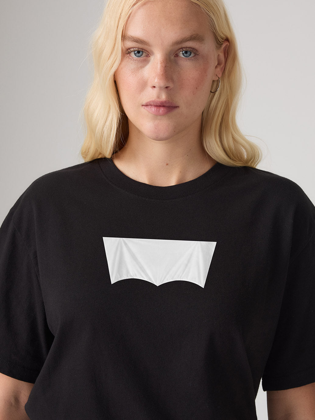 Levi's® Nobody’s Gonna Know Logo Tee - detail View