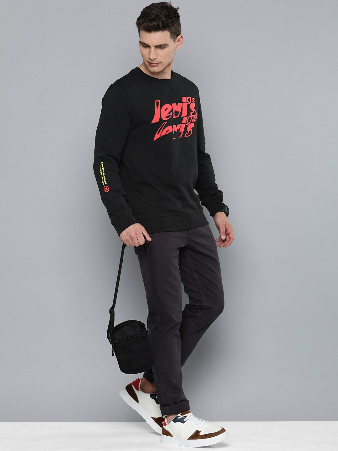 Men's Brand Logo Crew Neck Sweatshirt - 02f18081-8270-4d08-b418-c93c8ea096051709882580184-Levis-Men-Sweatshirts-4541709882579882-5 View