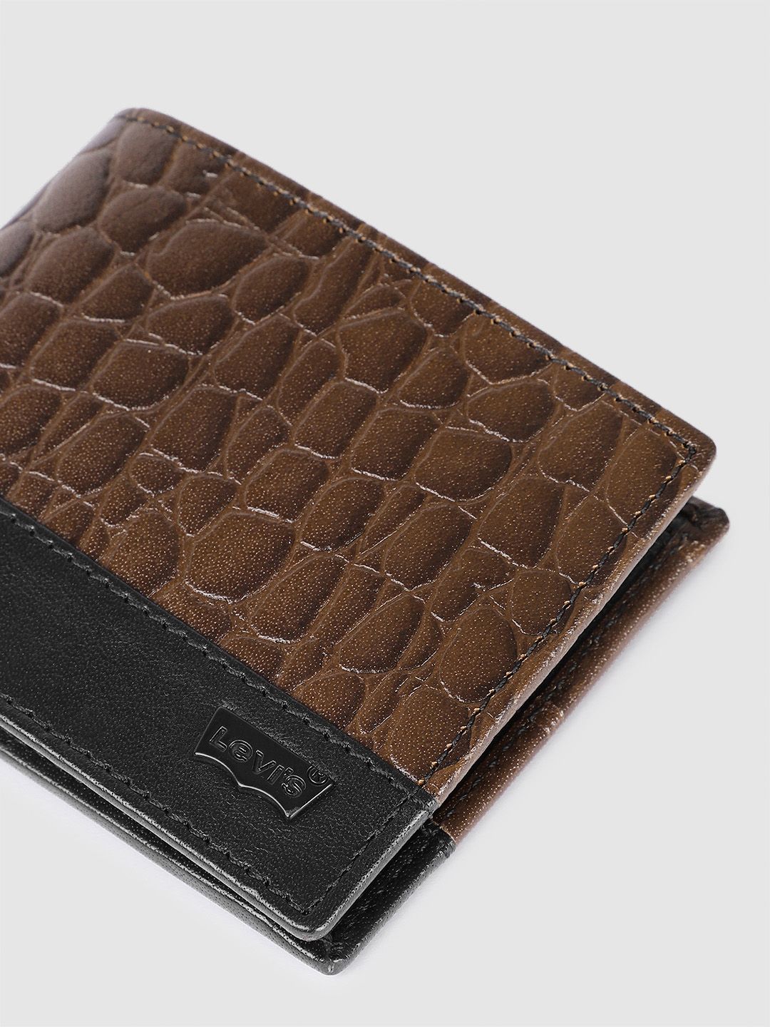 Men's Brown Textured Card Holder - 0c824905-82fa-4be7-83f4-6439b22a1a4f1742210050198-Men-Brown--Black-textured-Leather-Cardholder-173174221004986-7 View