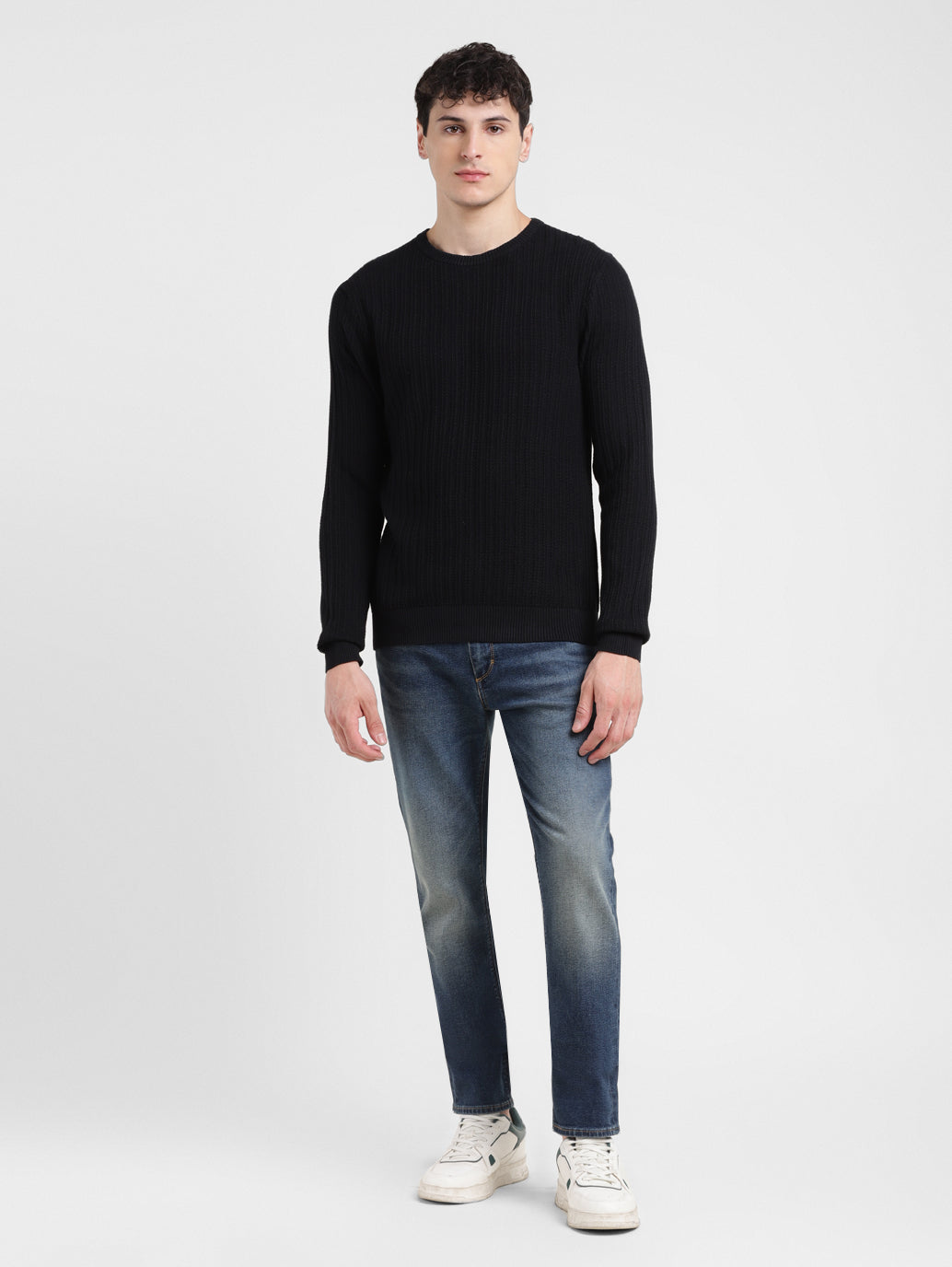 Men's Solid Black Crew Neck Sweater – Levis India Store