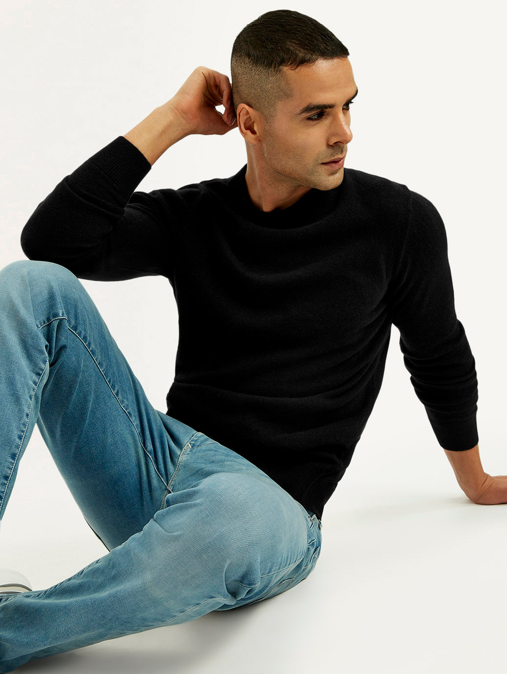 Men's Solid Black Crew Neck Sweater