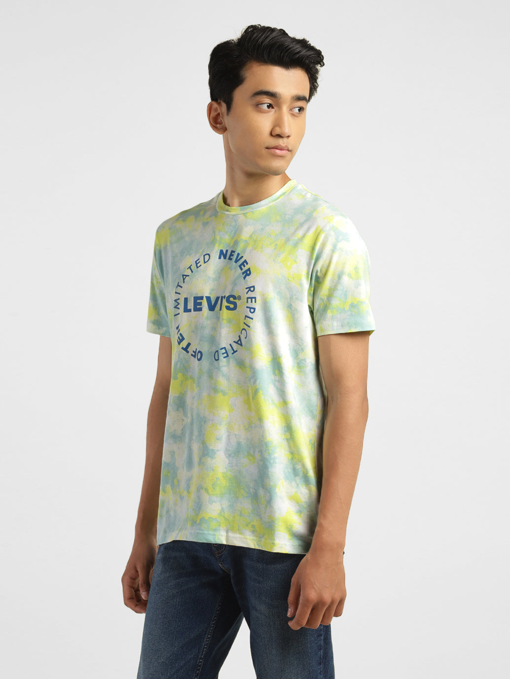 Graphic best sale tee levis