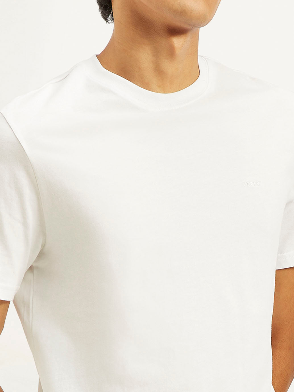 Men's Solid Slim Fit T-shirt - Detail View