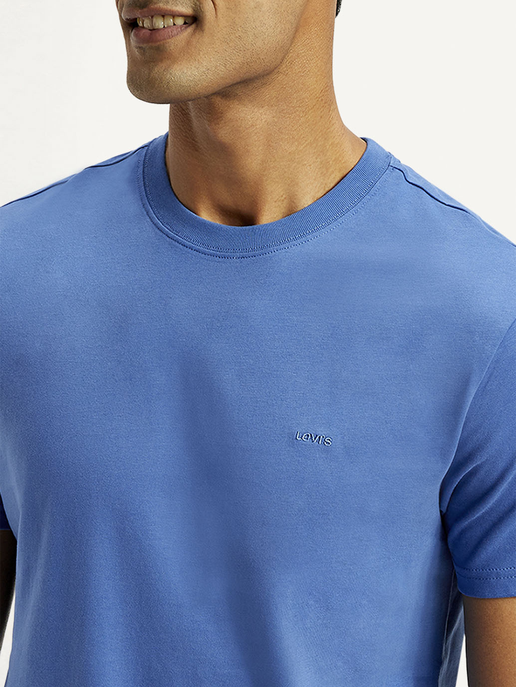 Men's Solid Slim Fit T-Shirt - Detail View