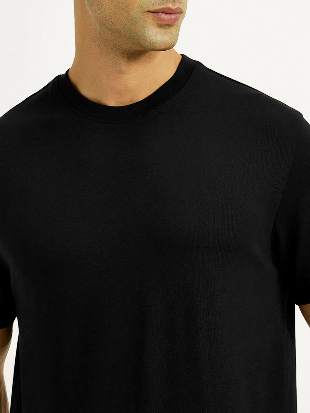 Men's Solid Black Slim Fit T-shirt - Detail View