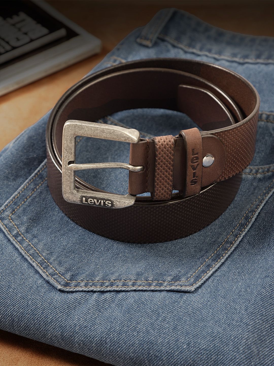 Men's Brown Textured Belt - 21b3e1f3-3169-4ab1-9b22-31a21aa9ed521744178287854-Levis-Men-Textured-Leather-Belt-9491744178287581-1 View