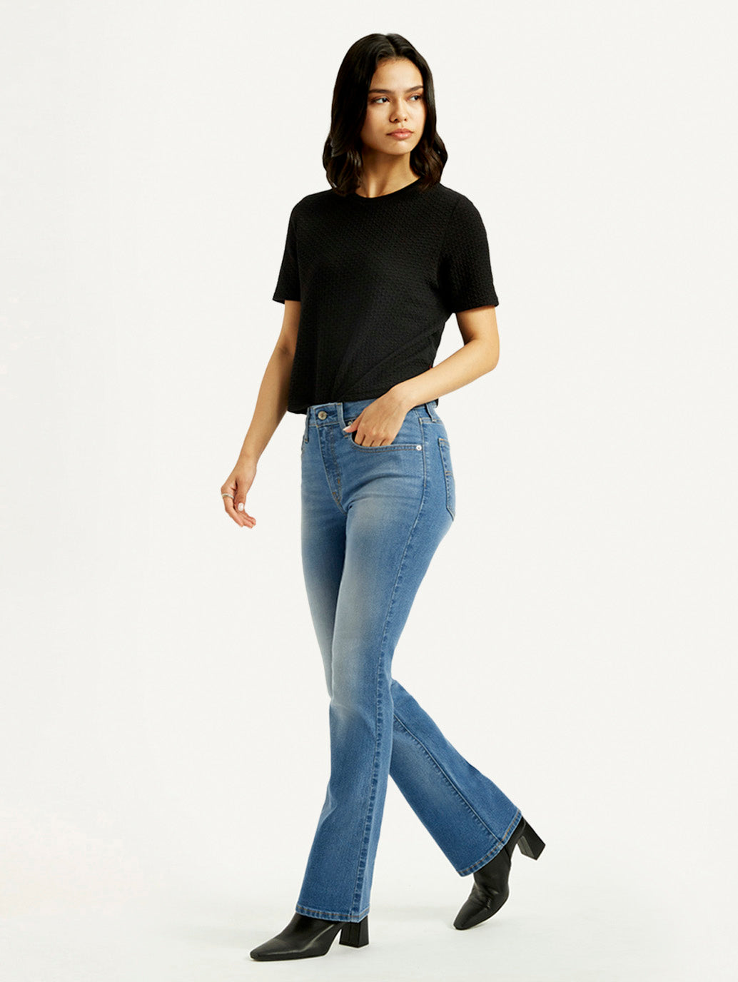 Women's 725 Med Indigo Bootcut Fit High Rise Jeans - Styleshot View
