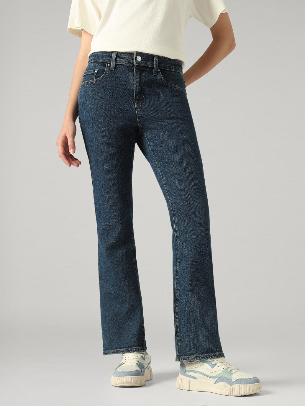 Women's 725 Dark Blue Bootcut Fit High Rise Jeans - Front View