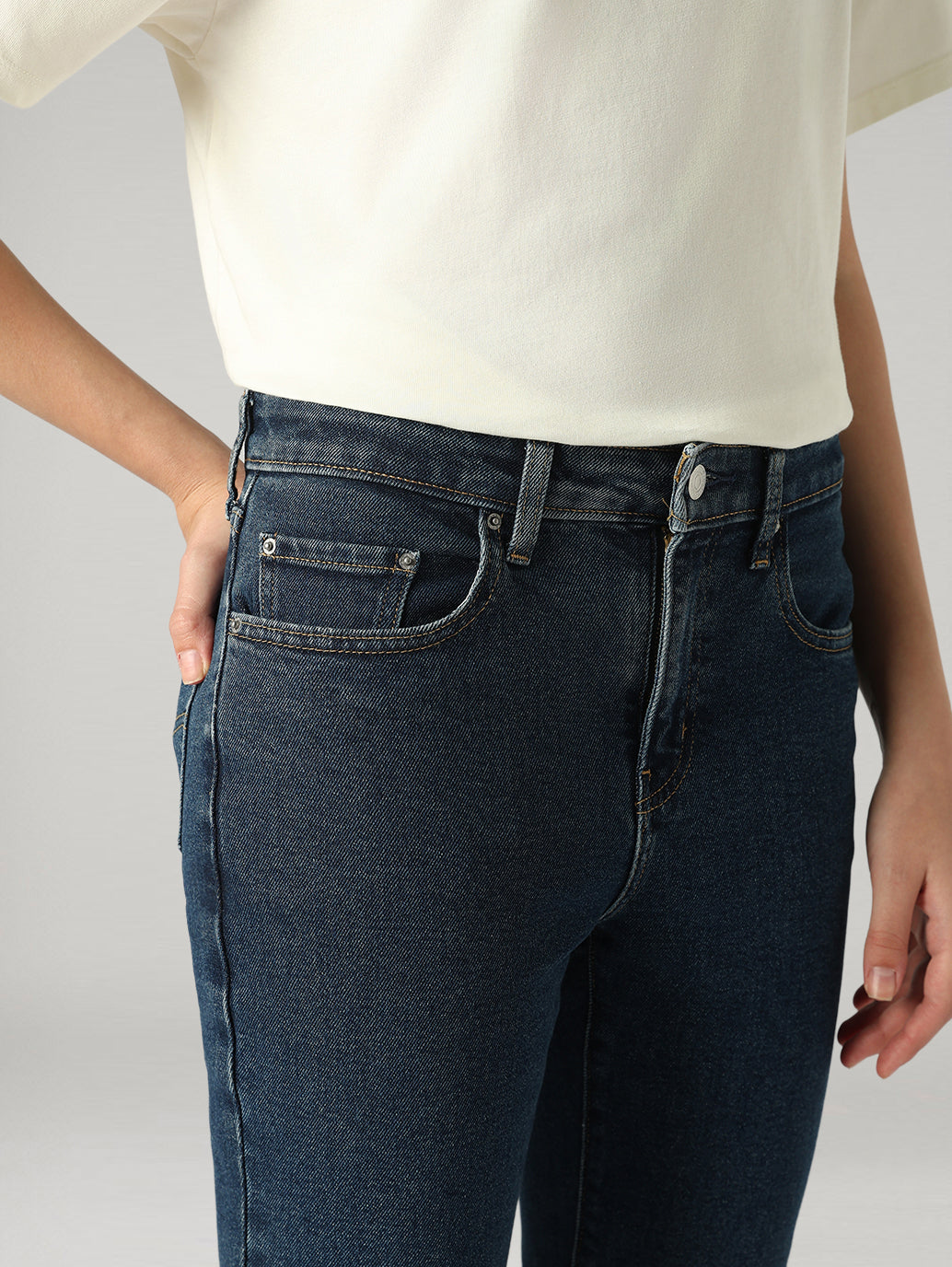 Women's 725 Dark Blue Bootcut Fit High Rise Jeans - Detail View
