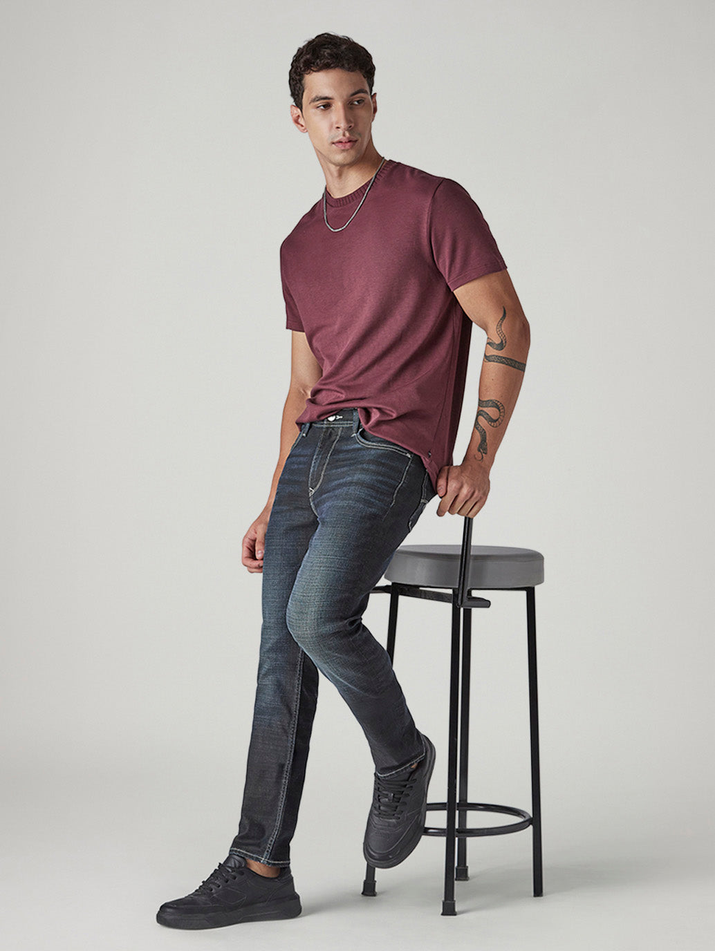 Men's 513 Dark Blue Slim Straight Fit Mid Rise Jeans - Styleshot View