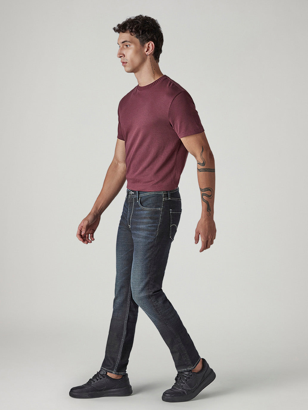 Men's 513 Dark Blue Slim Straight Fit Mid Rise Jeans - Side View
