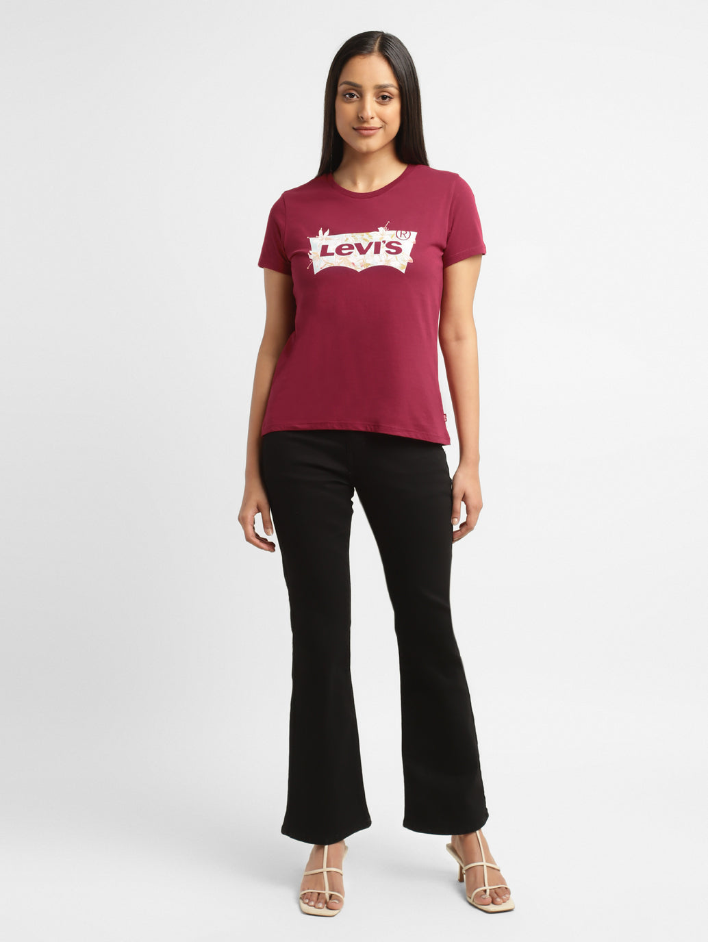 Levis logo t 2025 shirt women's india