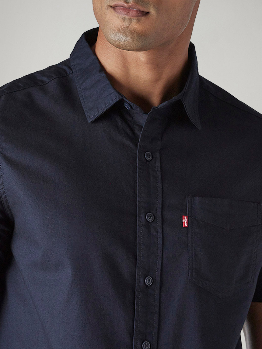 Men's Solid Slim Fit Oxford Shirt - Detail View