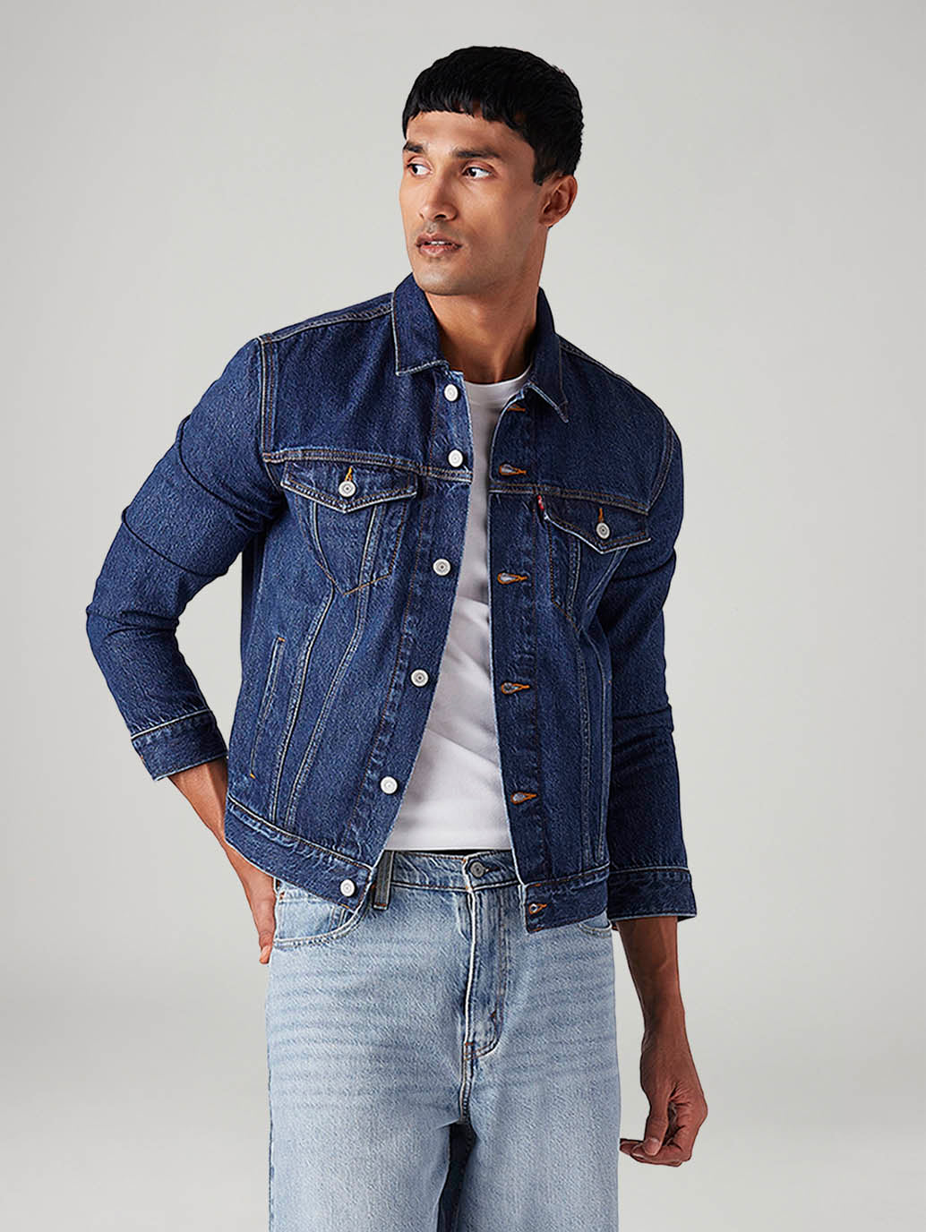 Men's Solid Regular Fit Denim Trucker Jacket