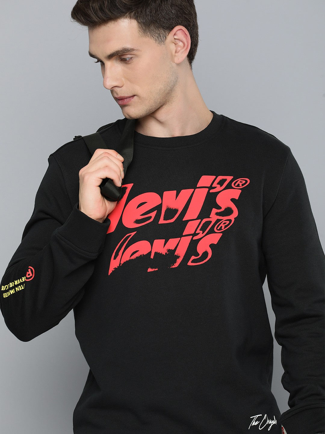 Men's Brand Logo Crew Neck Sweatshirt - 2ee99af5-9129-42c8-bd60-2b03f29ca07b1709882580223-Levis-Men-Sweatshirts-4541709882579882-1 View