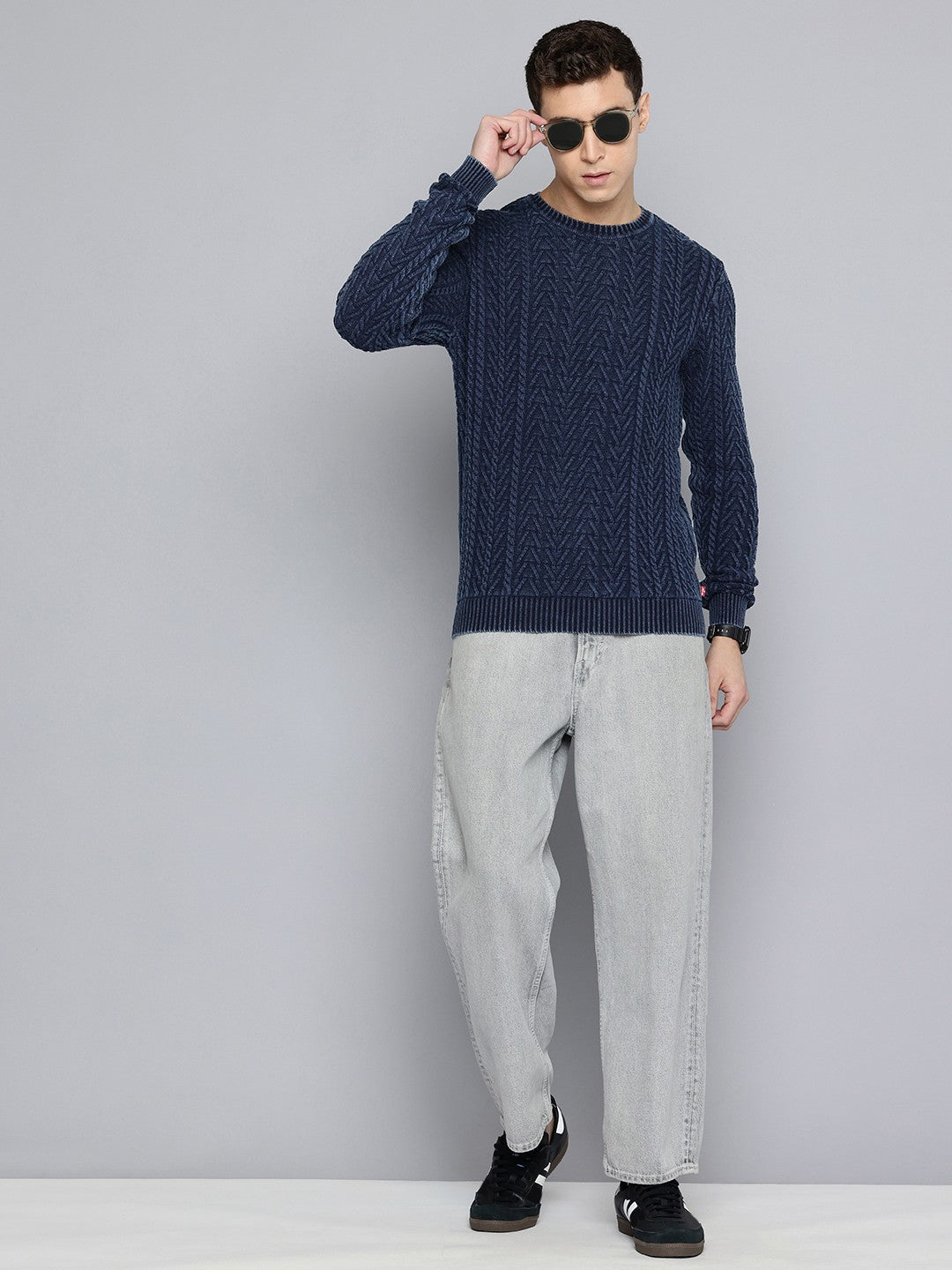Men's Solid Navy Crew Neck Sweater – Levis India Store