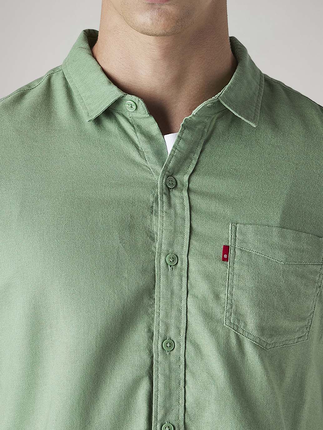 Men's Solid Slim Fit Oxford Shirt - Detail View