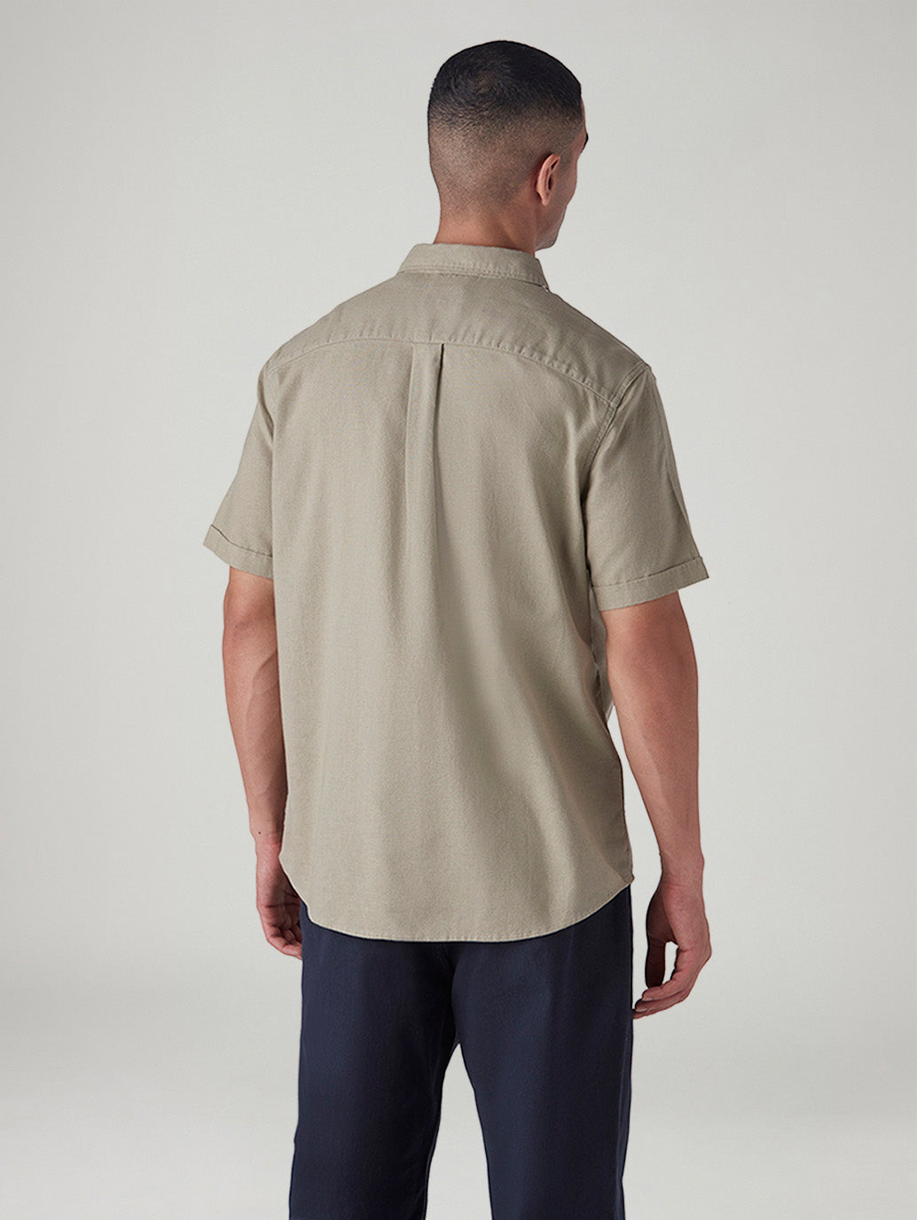 Men's Solid Slim Fit Oxford Shirt - Back View