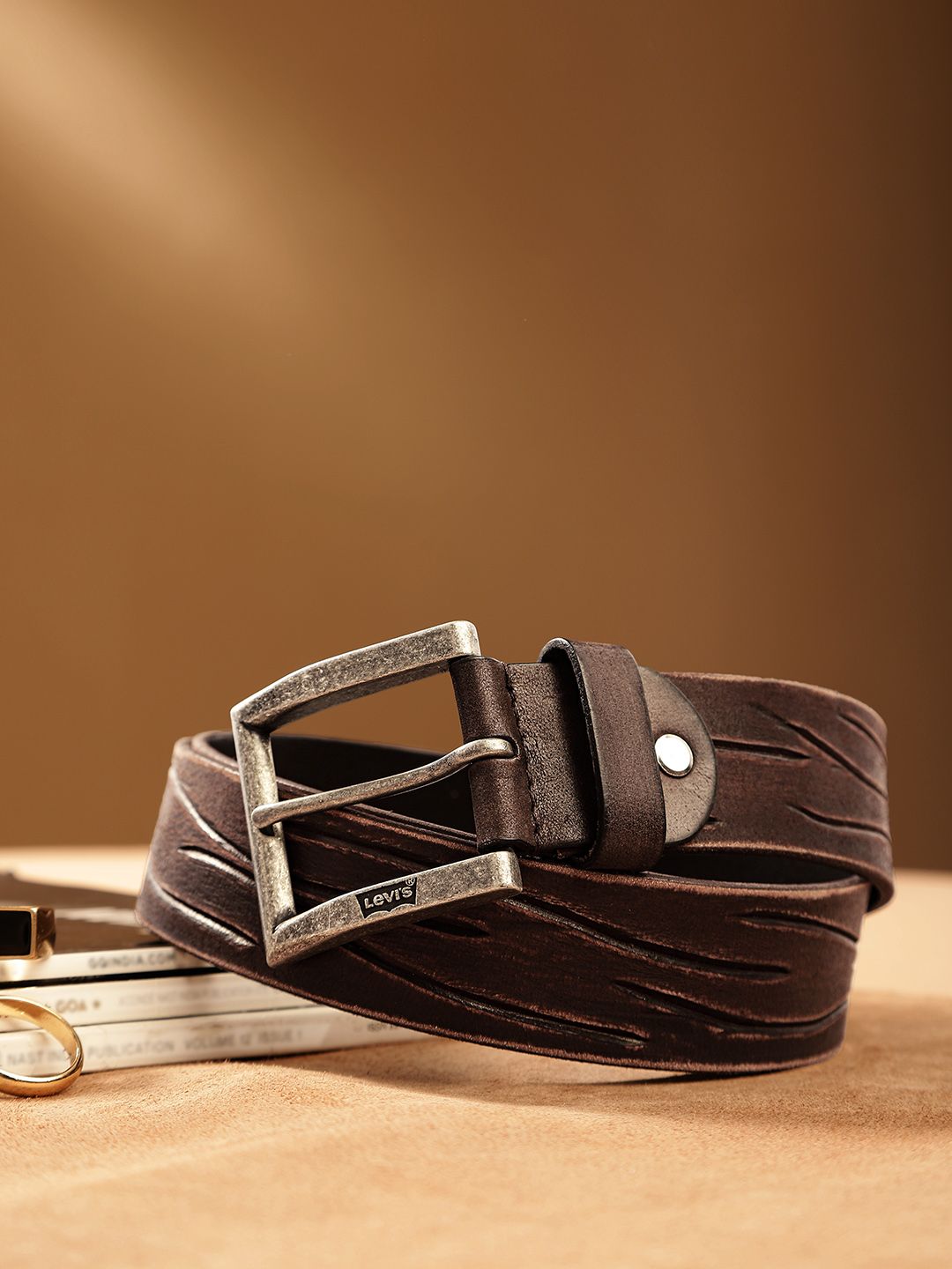 Men's Brown Textured Belt - 3542a7e6-9a19-43be-aed7-eb9f5631f11b1744113388098-Levis-Men-Textured-Leather-Belt-8141744113387848-1 View