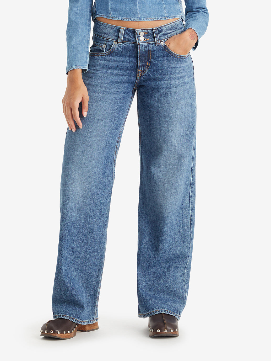 Women's Blue Loose Fit Low Rise Jeans - 4e67dfeac5e690a63e493f04153ba834 View