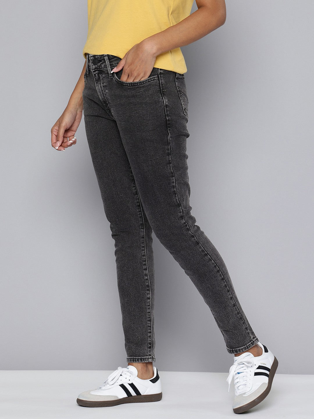 Women's 711 Black Skinny Fit Mid Rise Jeans - 4f1e7d5f-b668-479e-9a7f-abedf341c0061740742447235-Womens-Mid-Rise-711-Skinny-Black-Jeans-1271740742446629-2 View